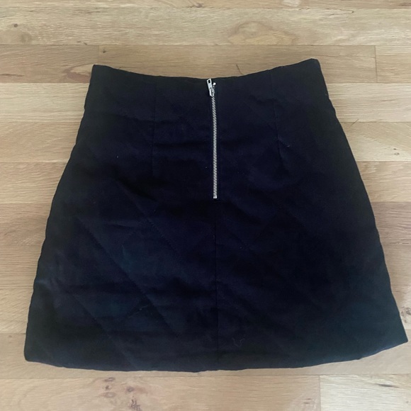 Forever 21 black quilted mini skirt small ( juniors) - Picture 2 of 5